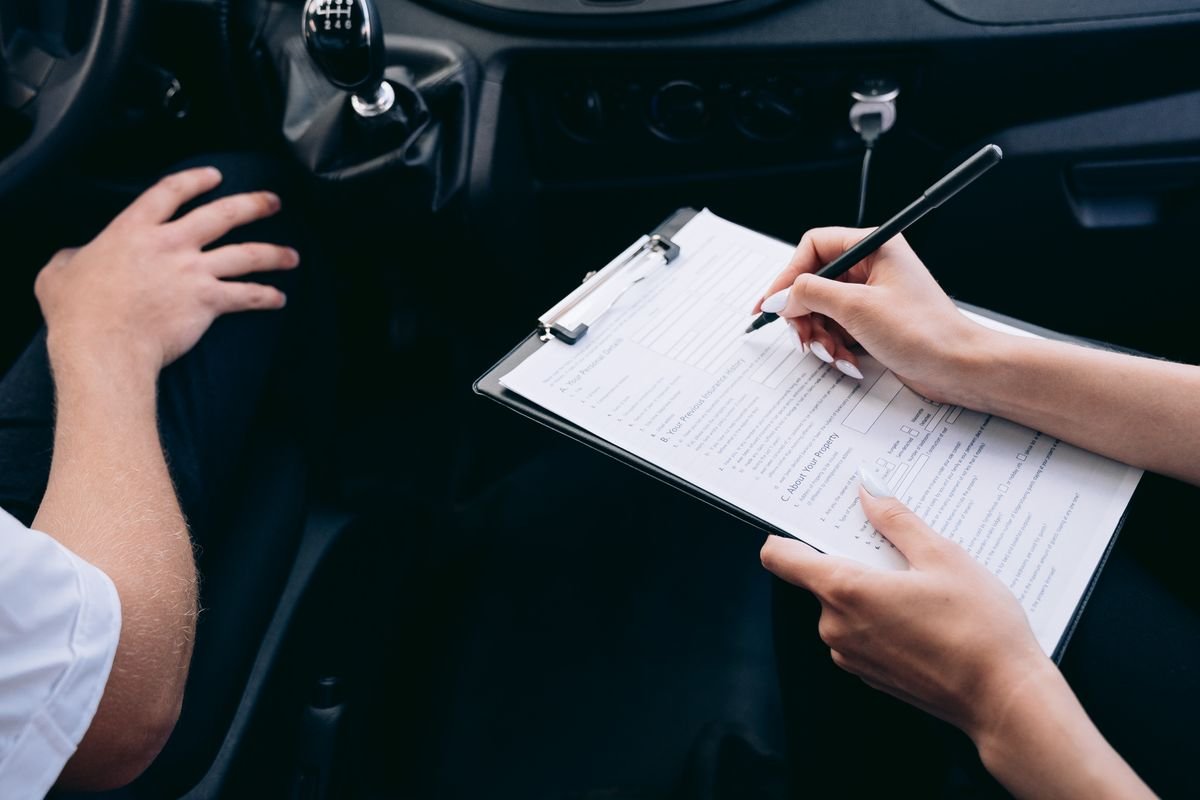 Calculadora de indemnización por accidente de carro: cuánto vale tu reclamo (2026)
